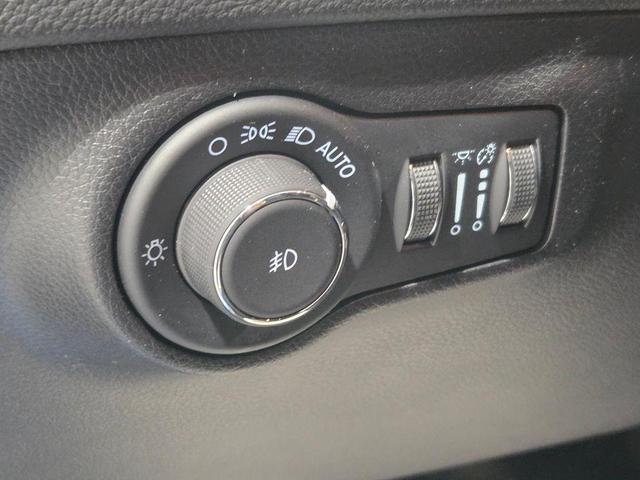 Photo of 2021 Laser Blue Jeep Compass