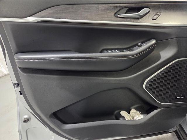 Photo of 2021 Silver Zynith Jeep Grand Cherokee L