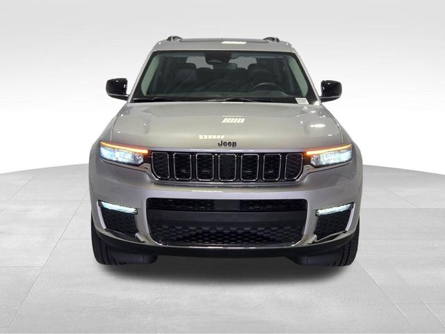 Photo of 2021 Silver Zynith Jeep Grand Cherokee L