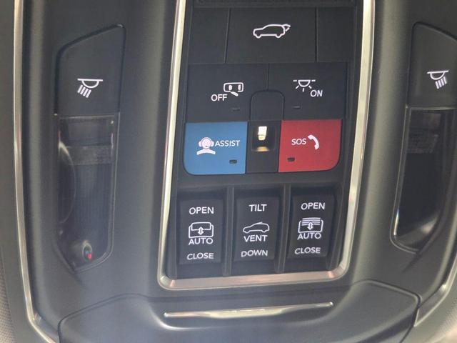 Photo of 2021 Silver Zynith Jeep Grand Cherokee L