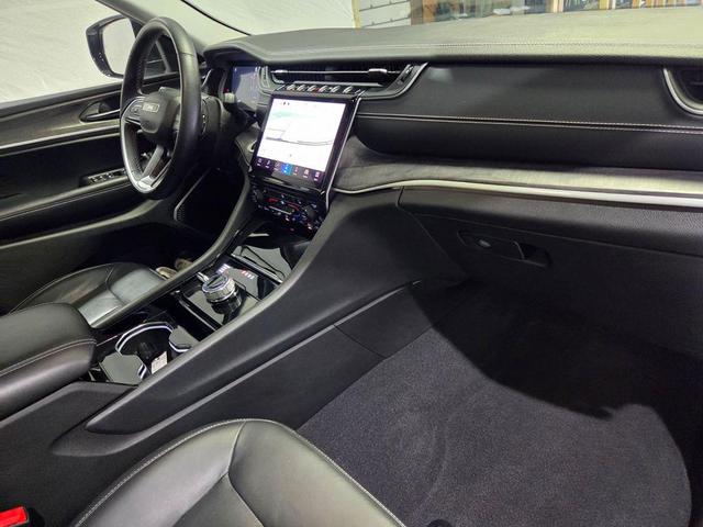 Photo of 2021 Silver Zynith Jeep Grand Cherokee L