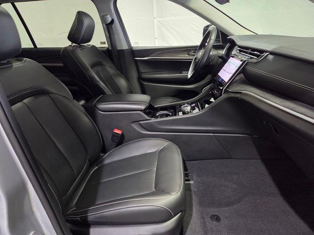 Photo of 2021 Silver Zynith Jeep Grand Cherokee L