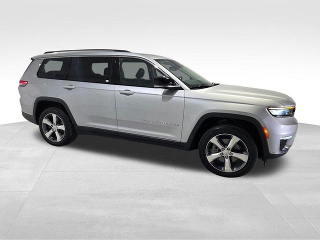 Photo of 2021 Silver Zynith Jeep Grand Cherokee L