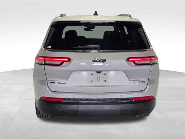 Photo of 2021 Silver Zynith Jeep Grand Cherokee L
