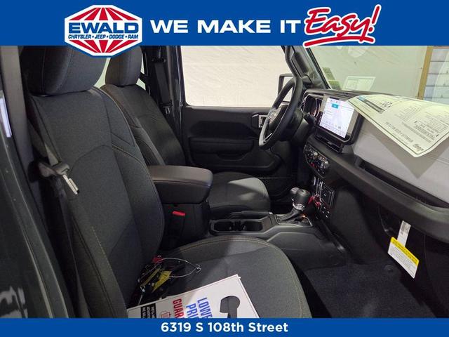 Photo of 2025 Anvil Clearcoat Jeep Wrangler