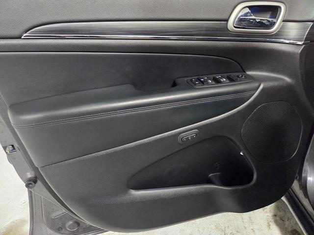 Photo of 2020 Granite Crystal Clearcoat Metallic Jeep Grand Cherokee
