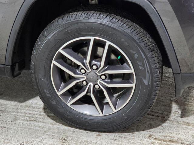 Photo of 2020 Granite Crystal Clearcoat Metallic Jeep Grand Cherokee