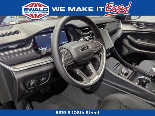 Photo of 2025 Velvet Red Pearlcoat Jeep Grand Cherokee