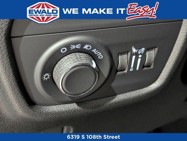 Photo of 2025 Velvet Red Pearlcoat Jeep Grand Cherokee
