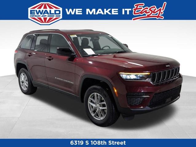 Photo of 2025 Velvet Red Pearlcoat Jeep Grand Cherokee