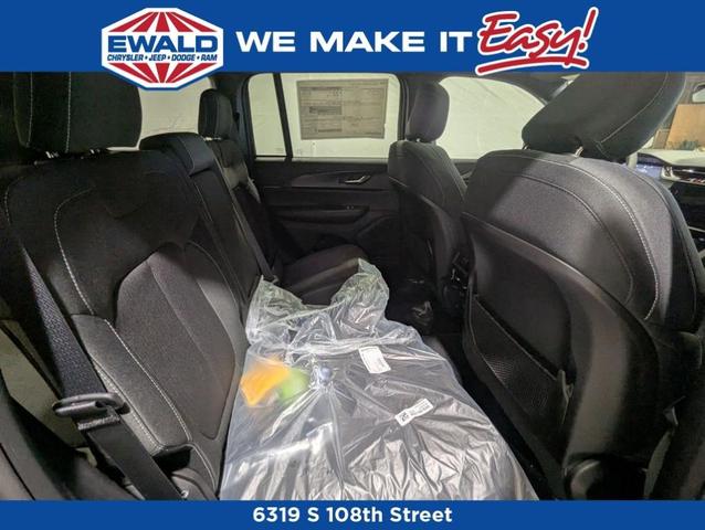 Photo of 2025 Velvet Red Pearlcoat Jeep Grand Cherokee