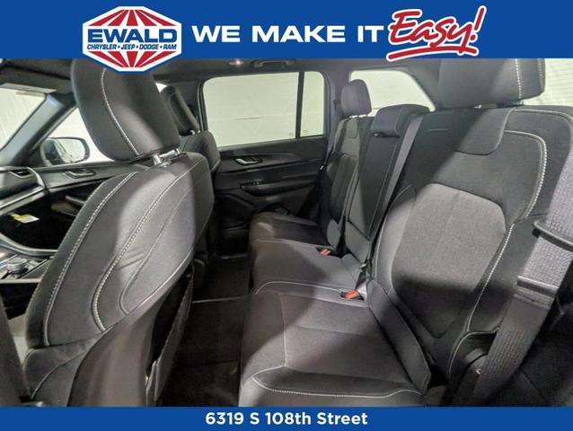 Photo of 2025 Velvet Red Pearlcoat Jeep Grand Cherokee