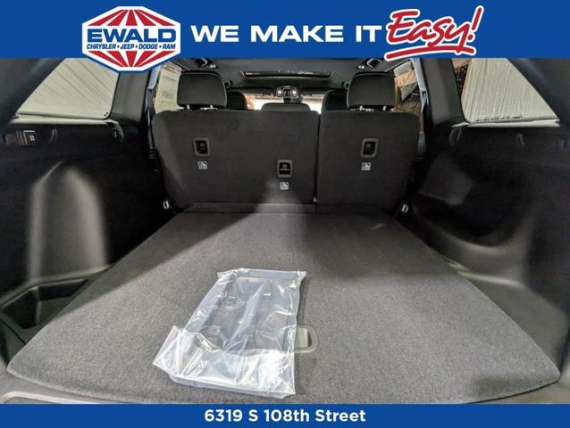 Photo of 2025 Velvet Red Pearlcoat Jeep Grand Cherokee