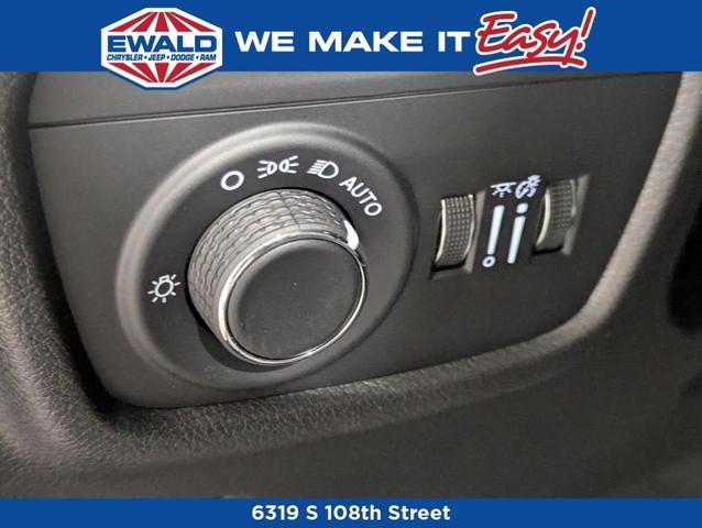 Photo of 2025 Velvet Red Pearlcoat Jeep Grand Cherokee