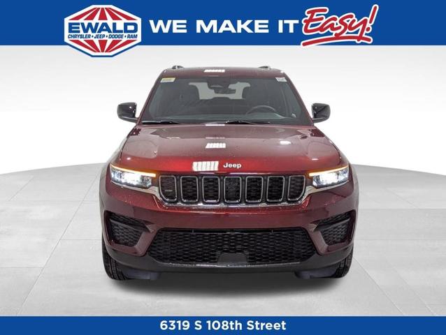 Photo of 2025 Velvet Red Pearlcoat Jeep Grand Cherokee