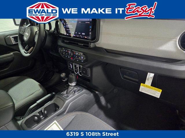 Photo of 2025 Granite Crystal Clearcoat Metallic Jeep Wrangler