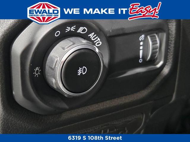 Photo of 2025 Granite Crystal Clearcoat Metallic Jeep Wrangler