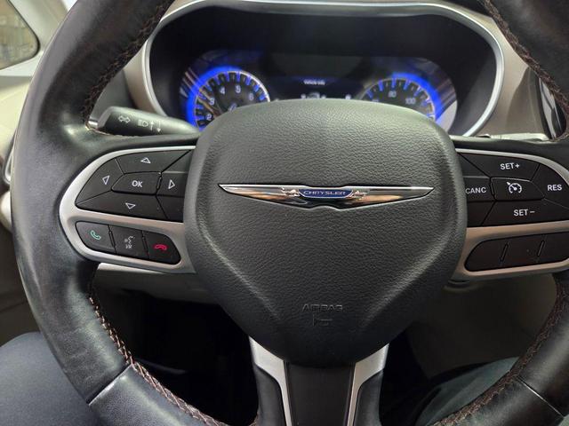 Photo of 2017 Granite Crystal Clearcoat Metallic Chrysler Pacifica