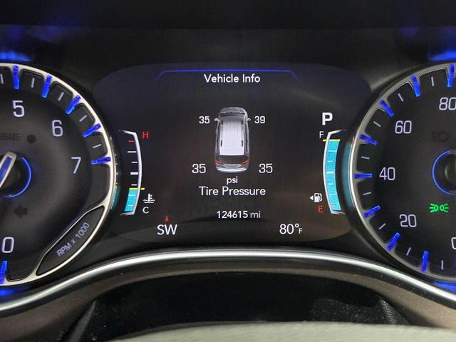 Photo of 2017 Granite Crystal Clearcoat Metallic Chrysler Pacifica
