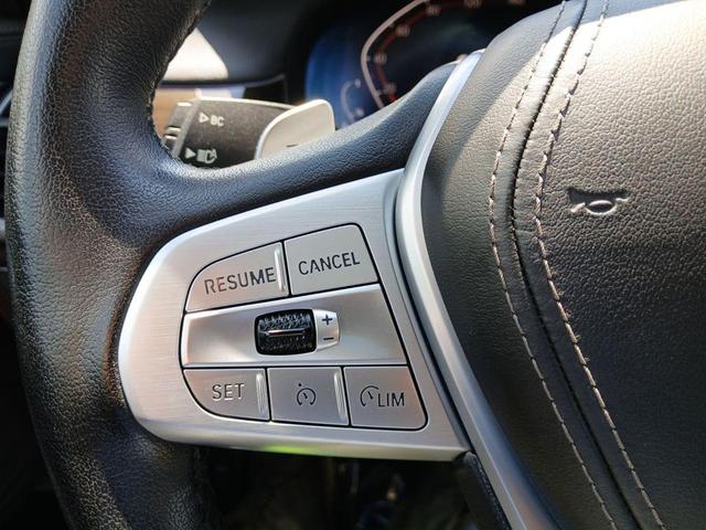 Photo of 2022 Black Sapphire Metallic BMW 740