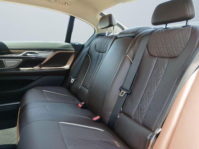 Photo of 2022 Black Sapphire Metallic BMW 740