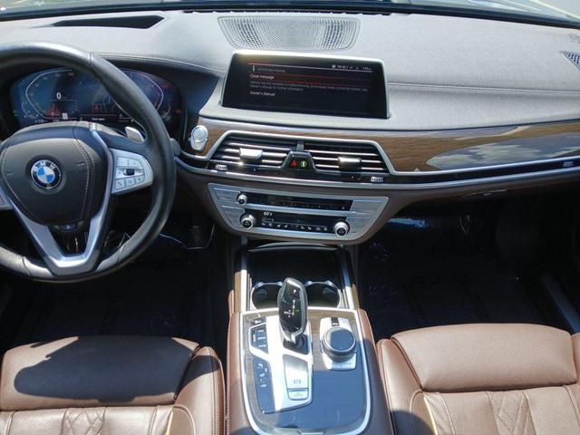 Photo of 2022 Black Sapphire Metallic BMW 740