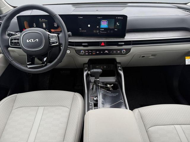 Photo of 2025 Everlasting Silver Kia Sorento