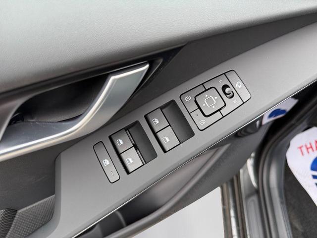 Photo of 2025 Interstellar Gray Kia Niro