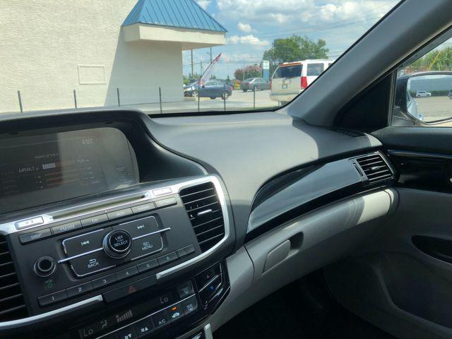 Photo of 2017 Lunar Silver Metallic Honda Accord