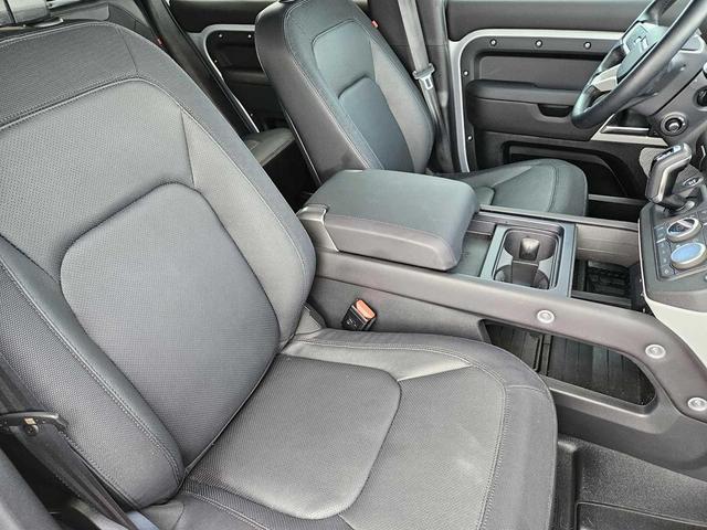 Photo of 2024 Hakuba Silver Metallic Land Rover Defender