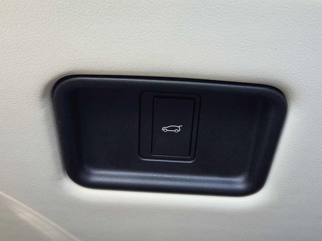 Photo of 2024 Fuji White Land Rover Range Rover