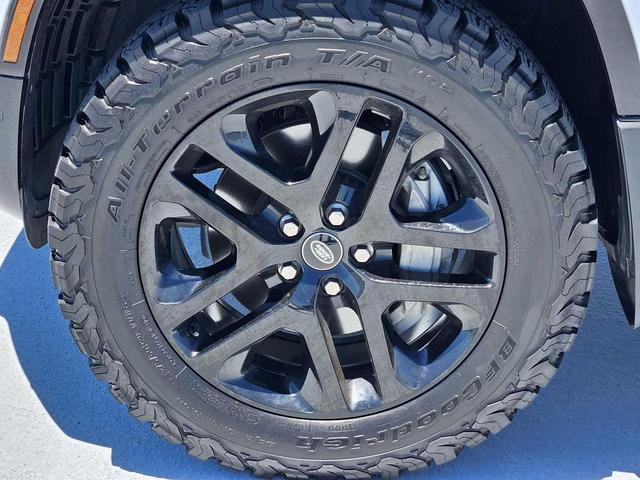 Photo of 2024 Fuji White Land Rover Defender