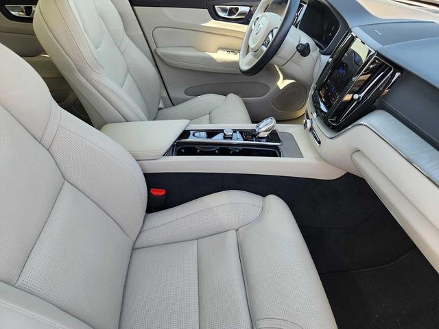 Photo of 2023 Bright Dusk Metallic Volvo XC60