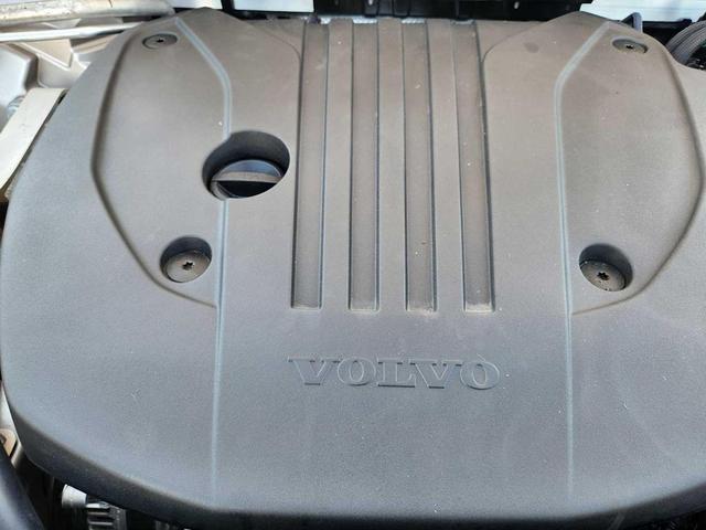Photo of 2023 Bright Dusk Metallic Volvo XC60