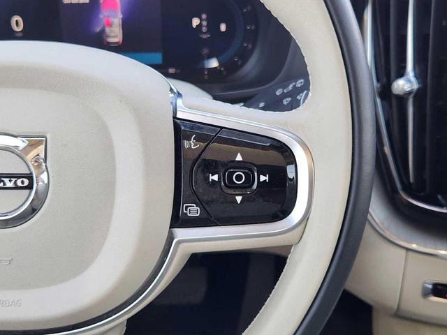 Photo of 2023 Bright Dusk Metallic Volvo XC60
