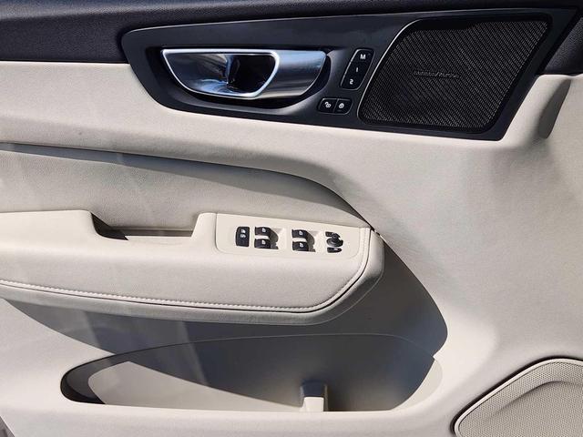 Photo of 2023 Bright Dusk Metallic Volvo XC60