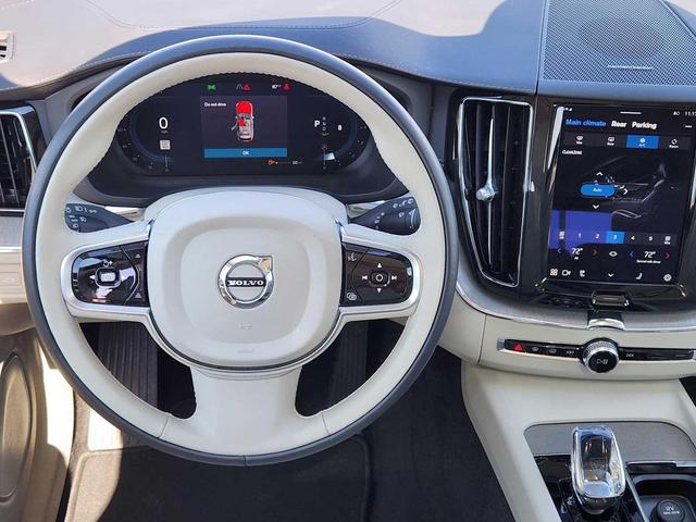 Photo of 2023 Bright Dusk Metallic Volvo XC60