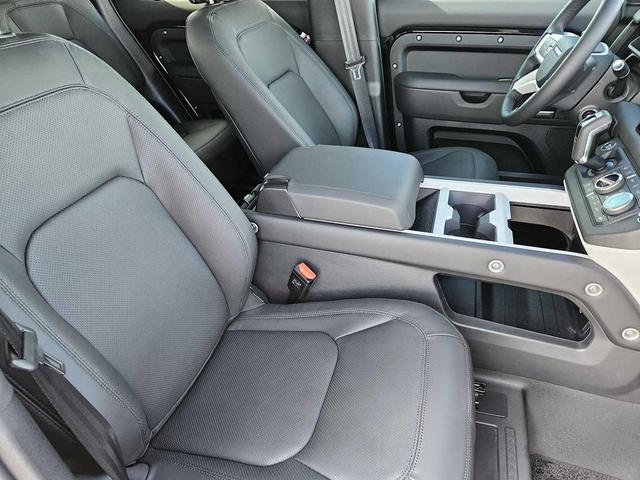 Photo of 2025 SANTORINI BLACK Land Rover Defender