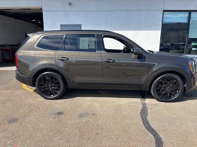 Photo of 2022 Green Kia Telluride