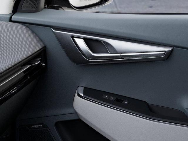 Photo of 2025 White Kia EV6