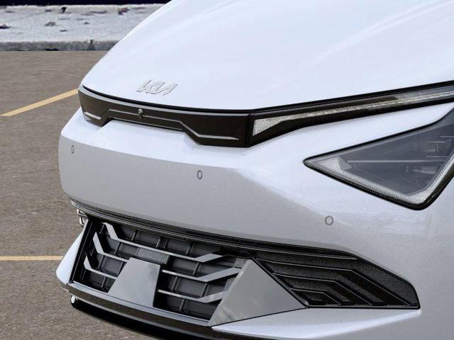 Photo of 2025 White Kia EV6