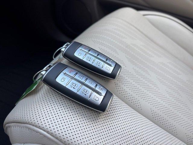 Photo of 2024 Silver Genesis GV80