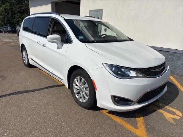 Photo of 2019 White Chrysler Pacifica