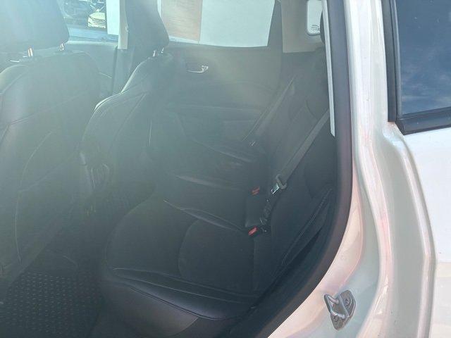 Photo of 2019 White Jeep Compass