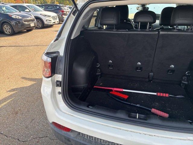 Photo of 2019 White Jeep Compass