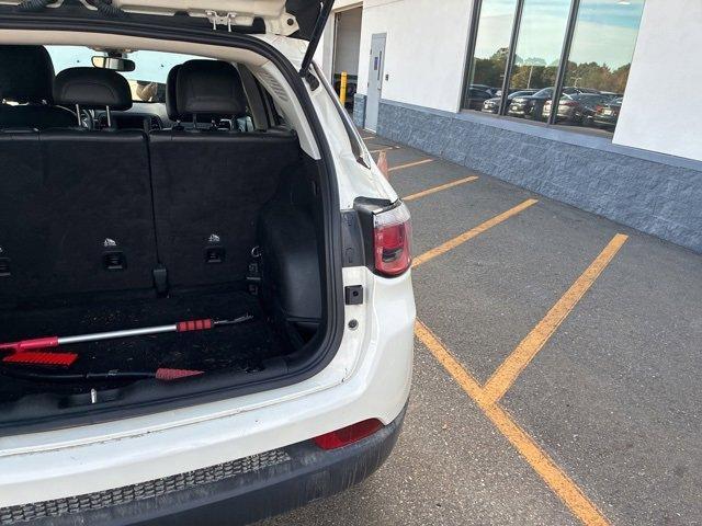 Photo of 2019 White Jeep Compass