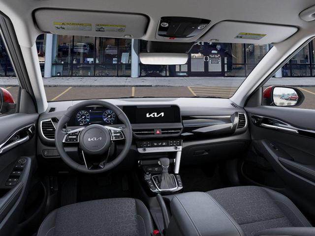 Photo of 2025 Orange Kia Seltos