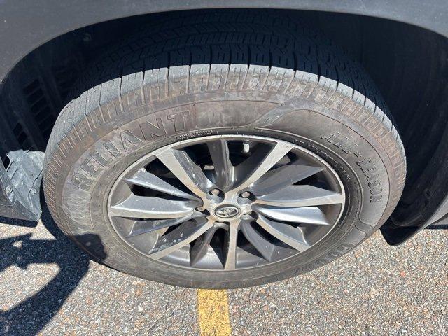 Photo of 2019 Silver Toyota Highlander