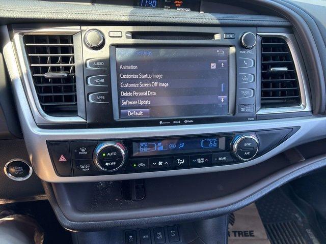 Photo of 2019 Silver Toyota Highlander