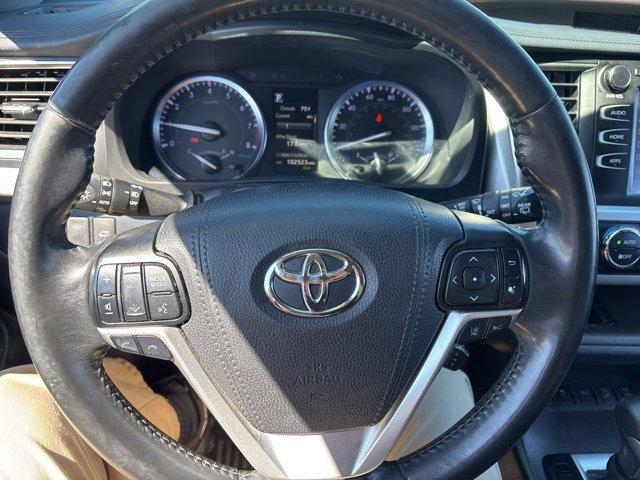 Photo of 2019 Silver Toyota Highlander